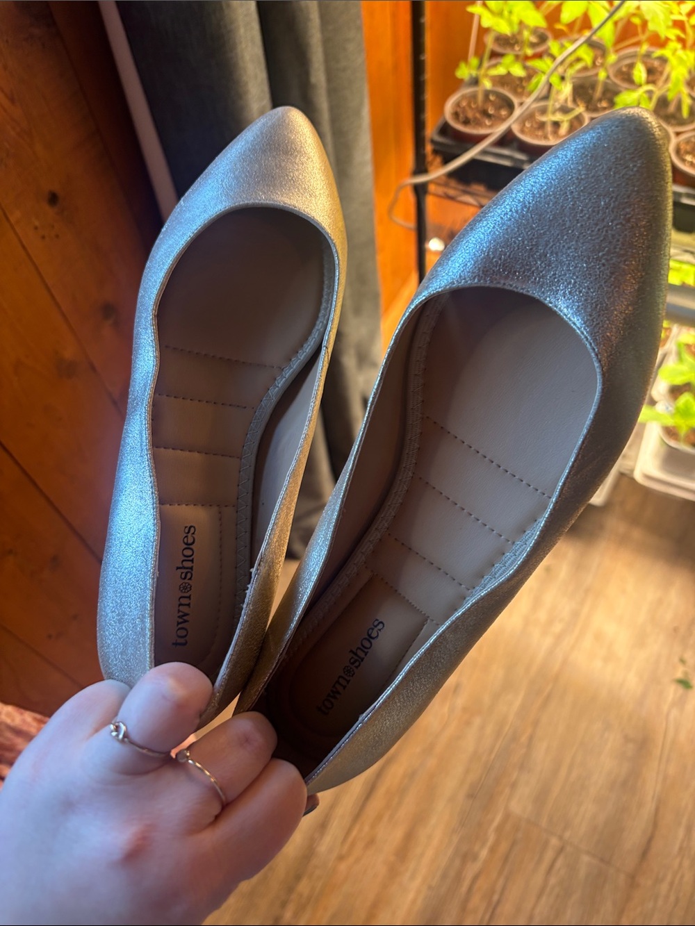 Town Shoes Women’s Shimmery Gold Ballet Flats size 9
